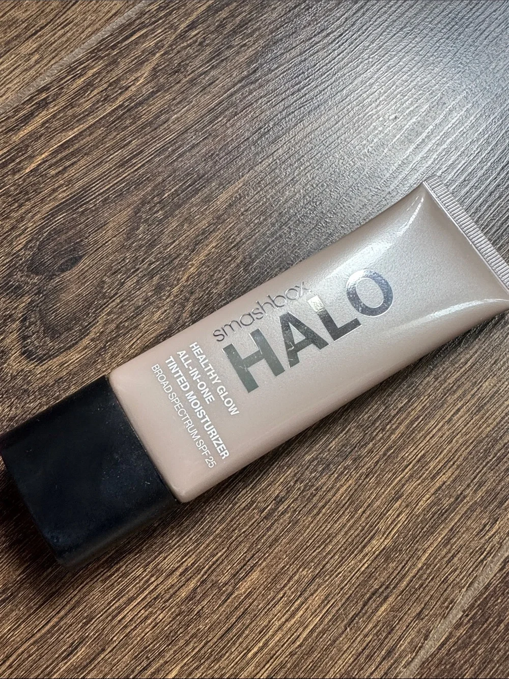 Smashbox Halo Tinted Moisturizer - Light Nude Beige